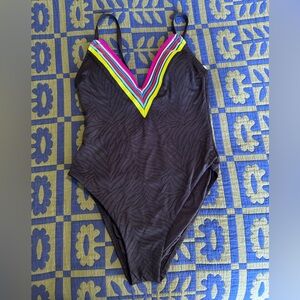 Trina Turk Multi One Piece Zebra Textured V Neck Swimsuit. Size 8.
